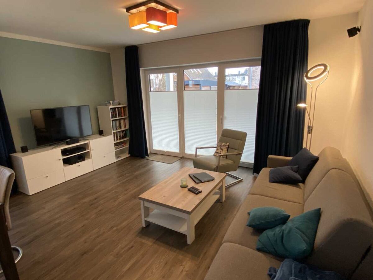 Neuer Tisch in der EG-Wohnung