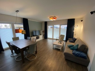 Wohnzimmer mit Essbereich