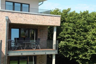 Balkon mit Gartenmöbeln